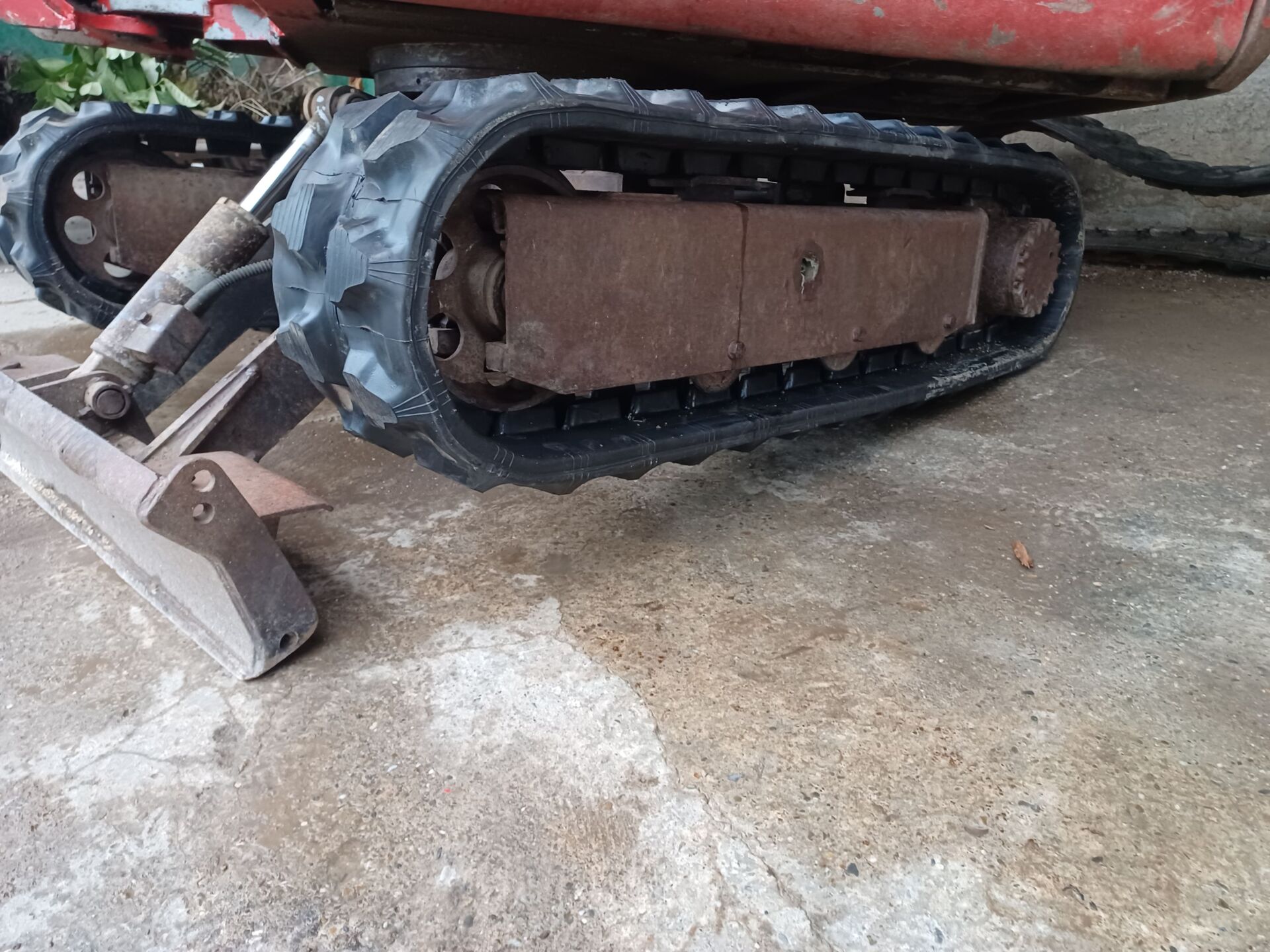 2x Gummikette Baggerkette 230x48x62 für Takeuchi TB014, TB015 2x Gummikette Baggerkette 230x48x62 für Takeuchi TB014, TB015